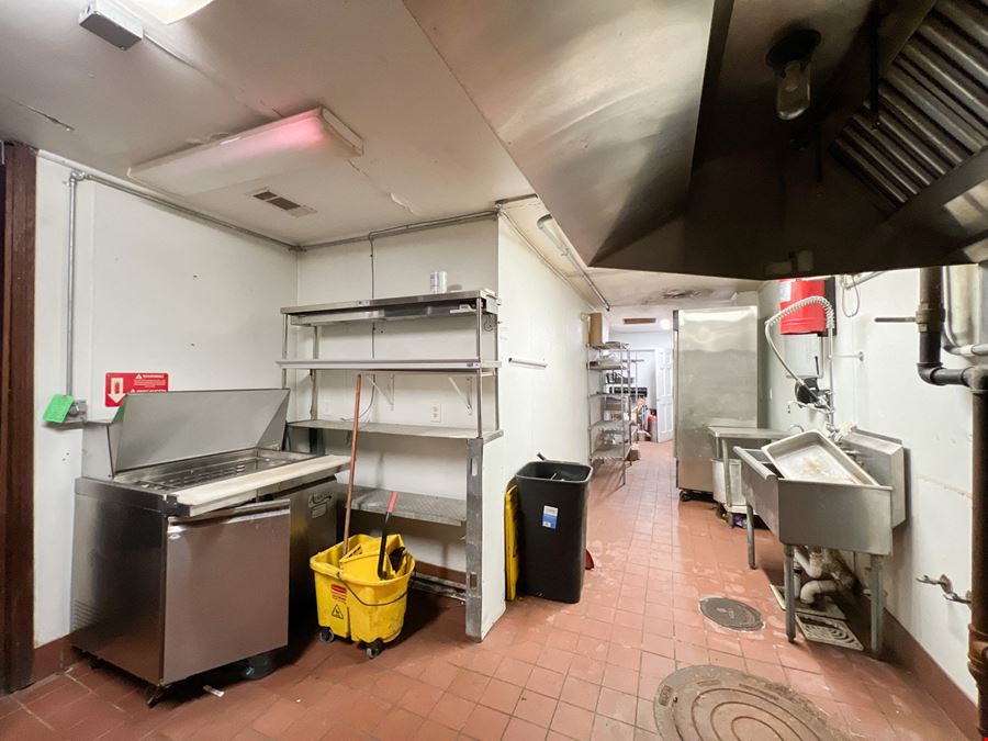 Turnkey Bar in the Heart of the French Quarter - Sale/Lease