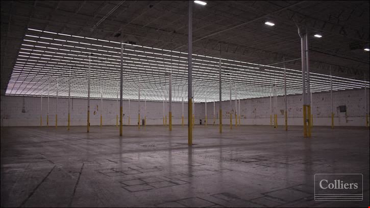 ±861,000-SF Move-In Ready Industrial Distribution Center