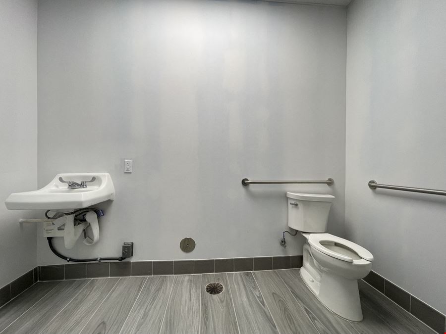 1,435 SF Retail Space | White Box| West Frisco Near FM 423 & Main