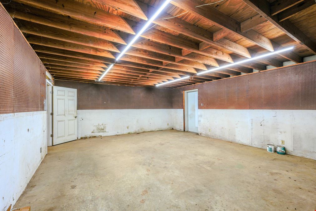 Industrial Space off of Hwy 43 | 5,100± SF