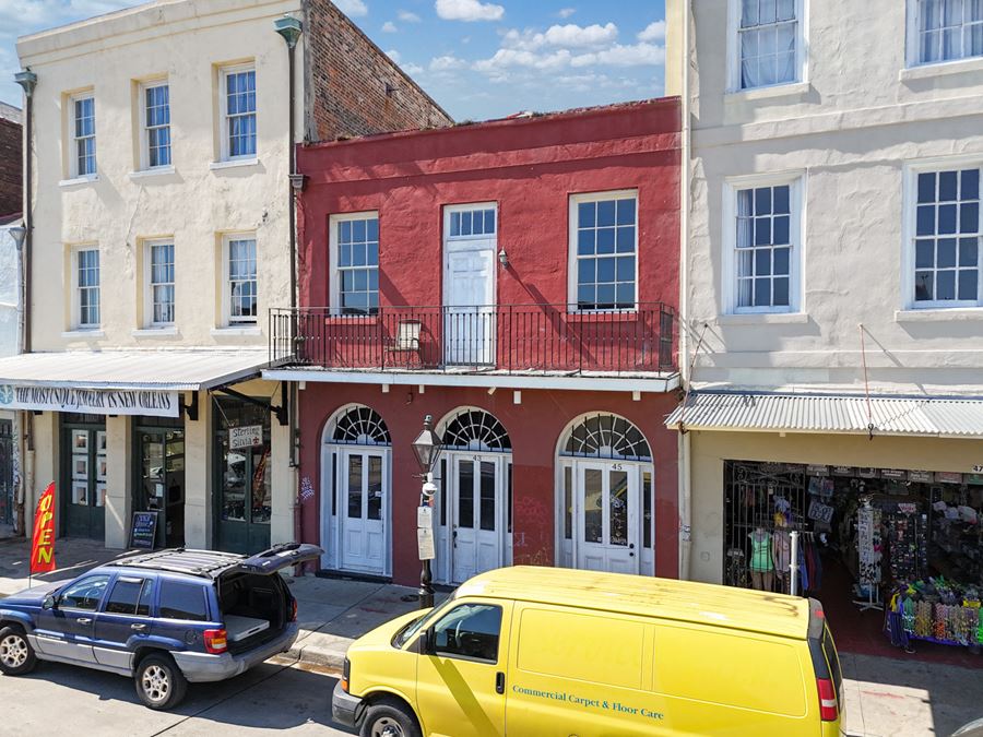 Turnkey Bar in the Heart of the French Quarter - Sale/Lease