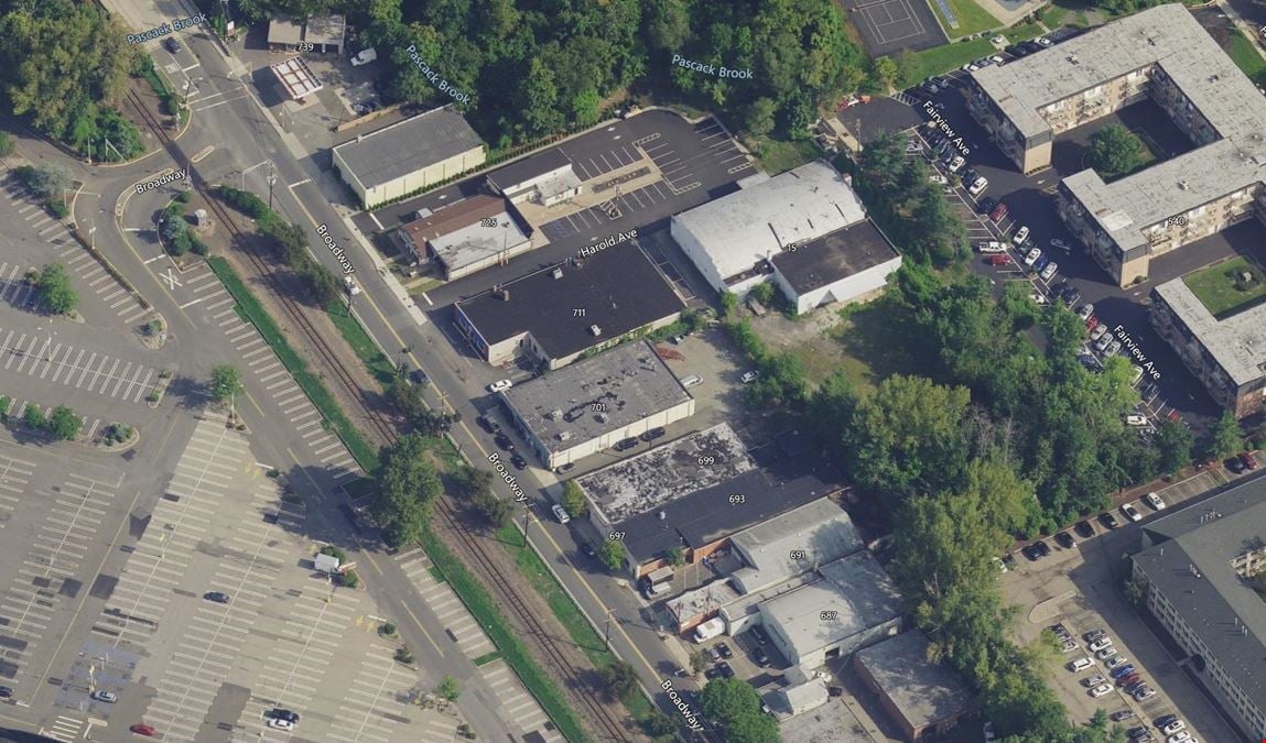 711 Broadway Industrial Trade Building with In-Place Dry Cleaner Income