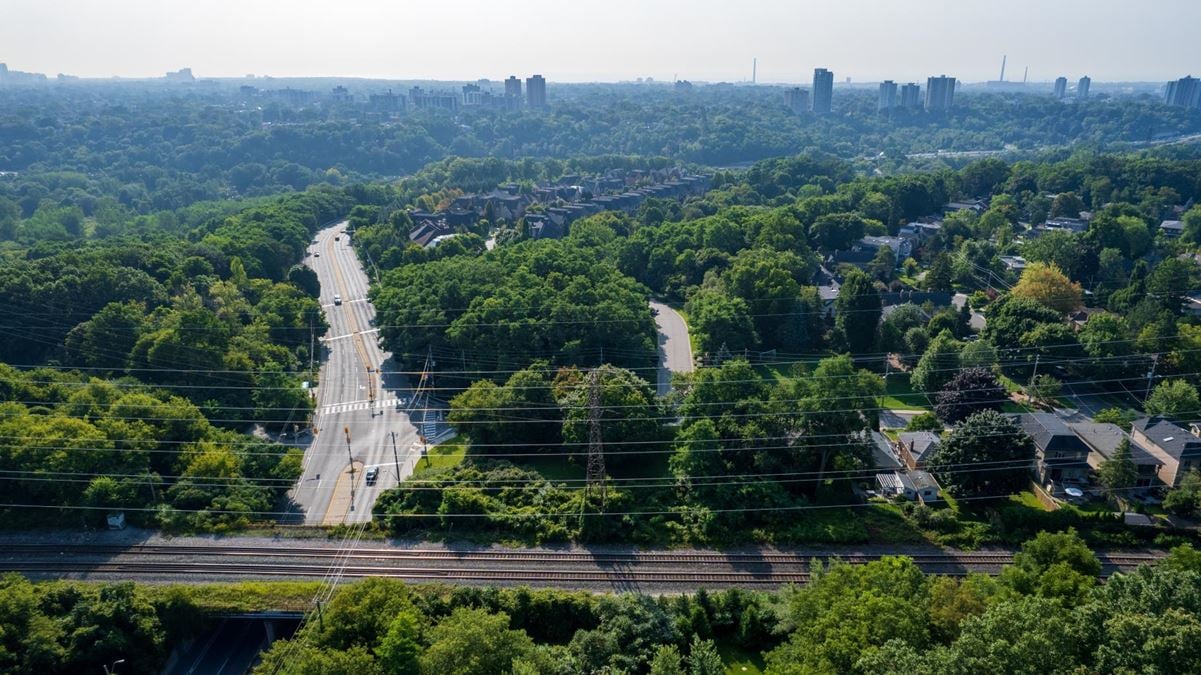 North West Corner of Bayview Avenue & Nesbitt Drive