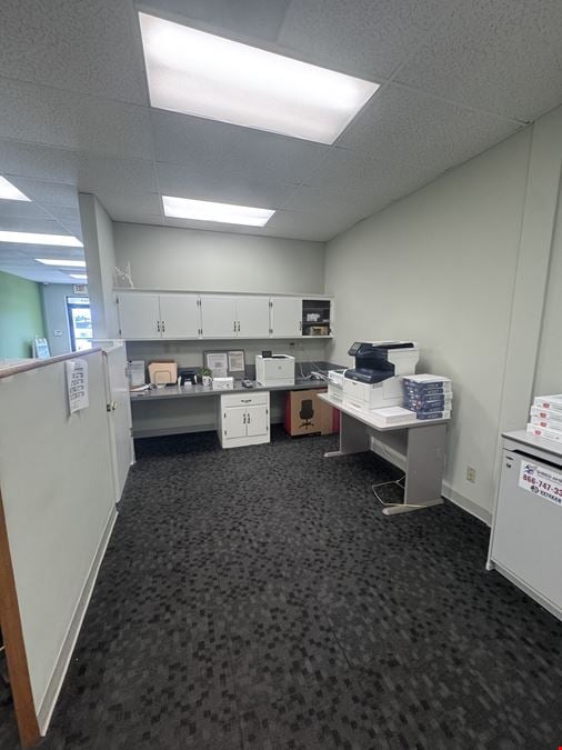 Gladstone Village Center (Retail Suite)