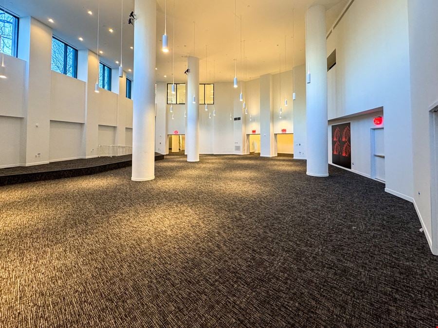 15,370 SF | 1 Park Point | Double Height Retail/Education Space