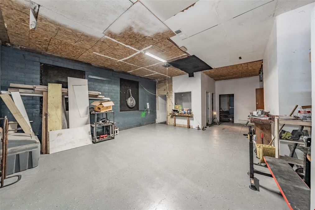 2905 Bryan Ave