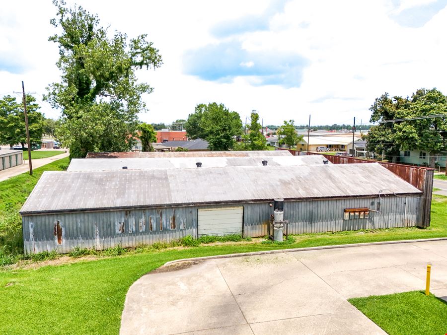 Strategically Located Industrial Warehouse near Hwy 61 and I-10