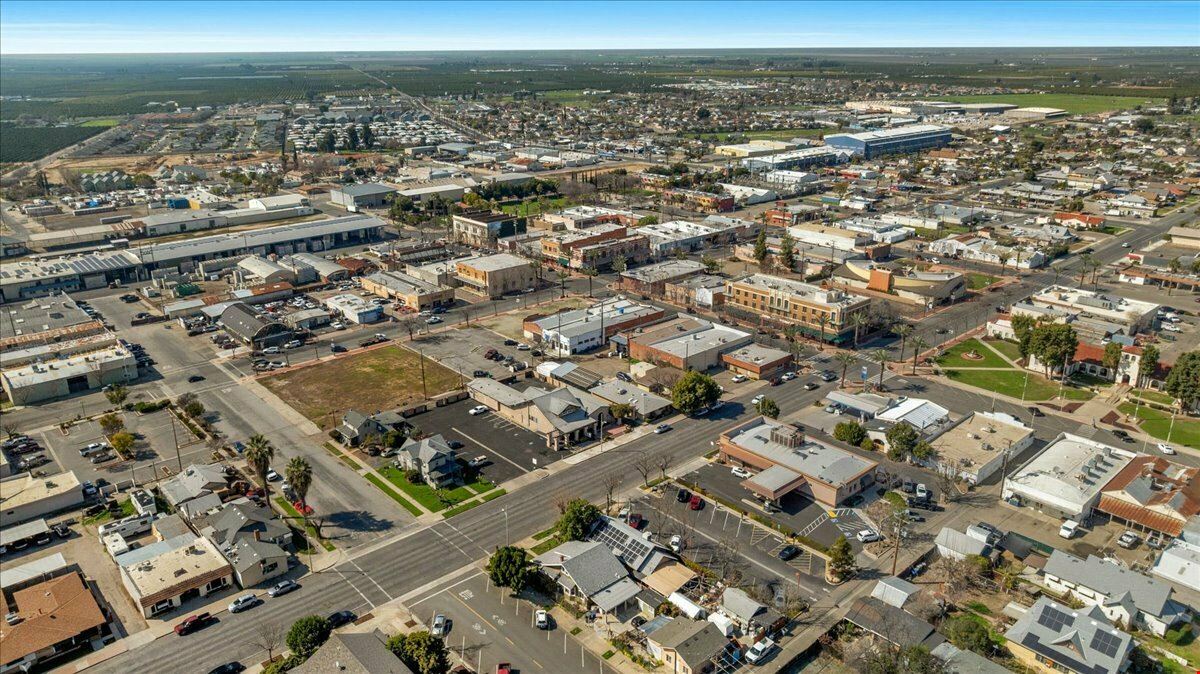 Prime Corner Retail Parcels Available in Lindsay, CA