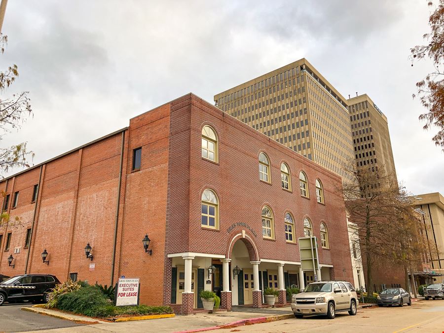 Downtown Offices in Gras Town Plaza
