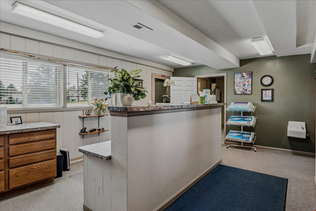 Multi-Tenant Office Building w Ample Parking