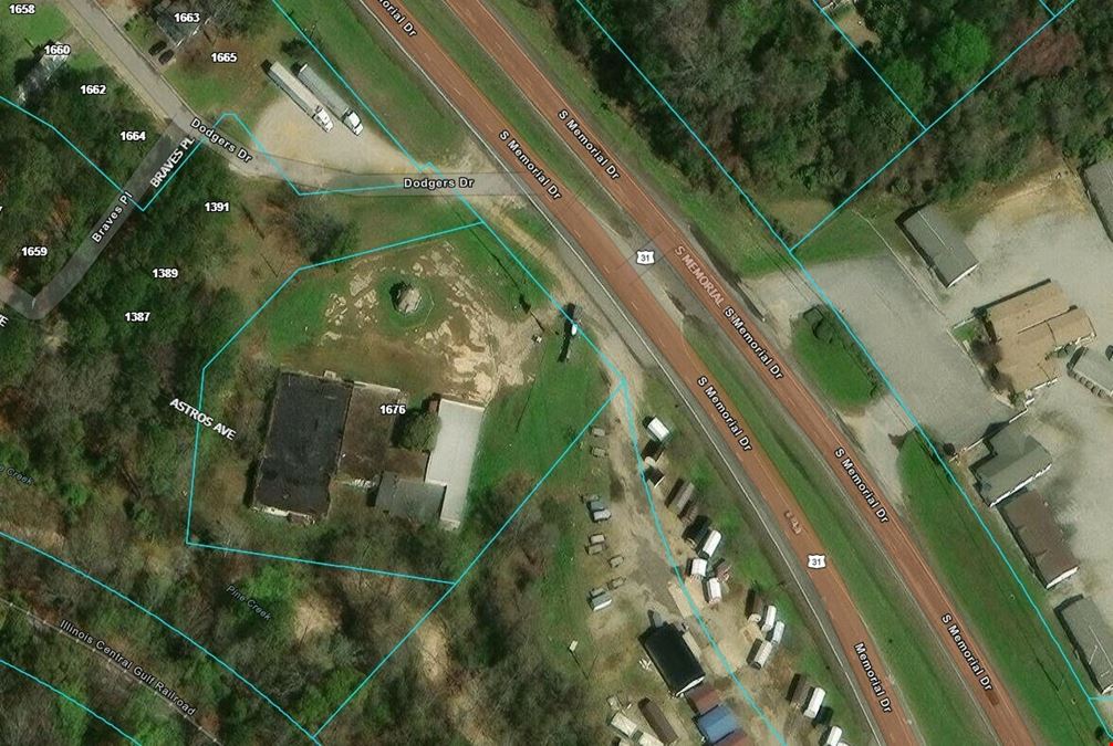 1676 S. Memorial Dr. - Building & Highway Access in Prattville