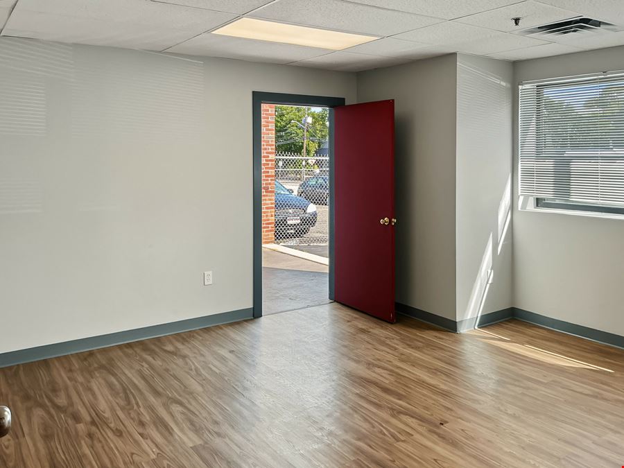 2847 SF Small-Bay Industrial | Drive-In Door | Beverly, MA