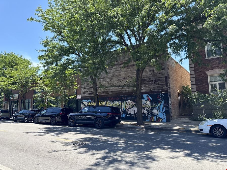Premier Retail Opportunity Across from Wicker Park with On-Site Customer Parking