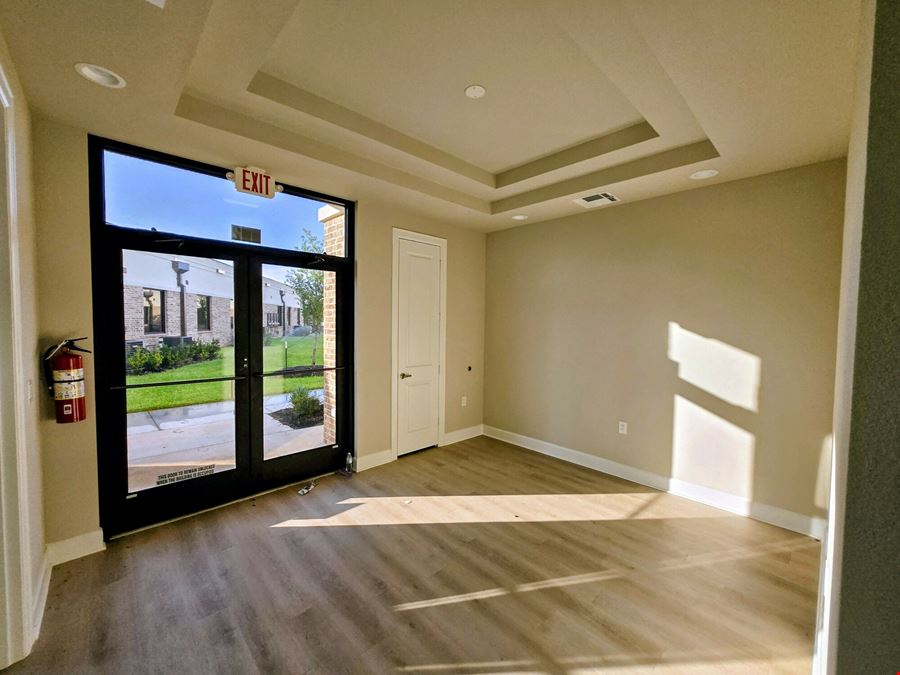 1,225 SF Professional/Medical Office | Sienna | Hwy 6