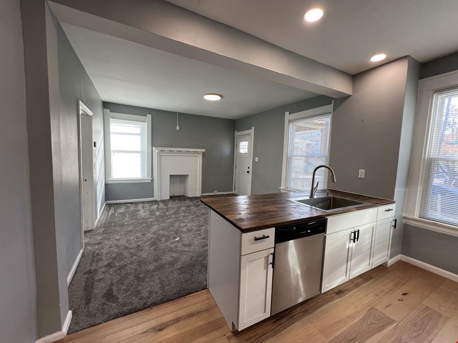 Melrose Ave: Low-Rise Multifamily Investment Package