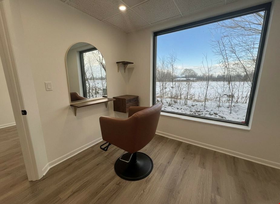 620 State Route 31 (Salon Suite)