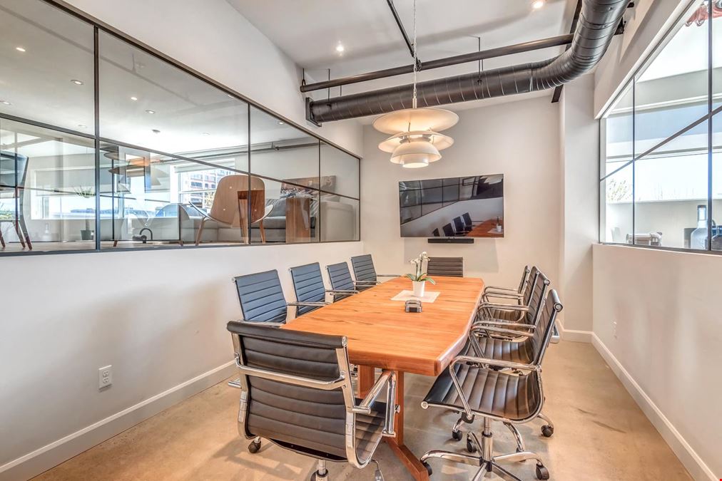 6833 Avenue de l'Épée