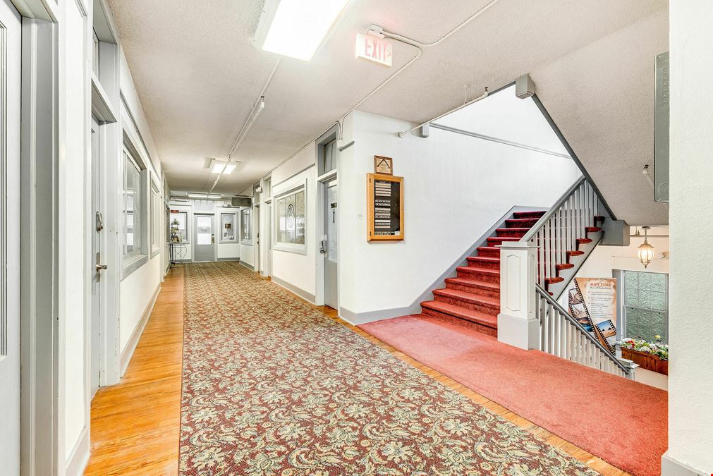909 E New Haven Ave