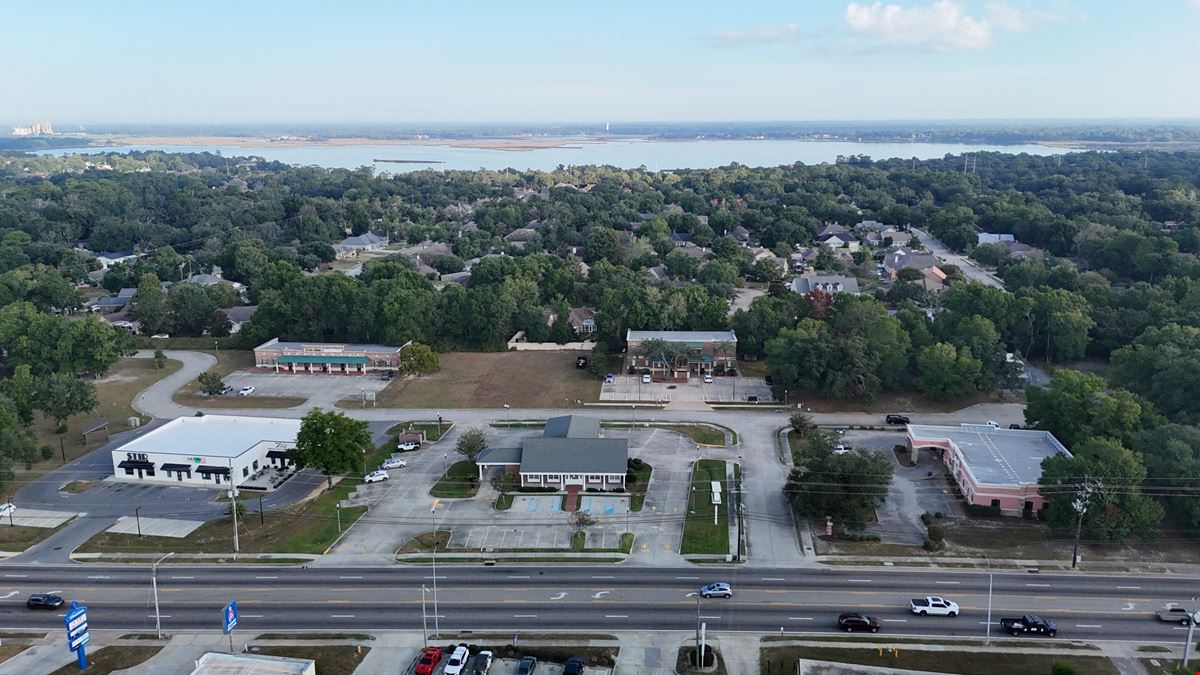 Mixed Use Medical Office w/ Three Apartment Rentals