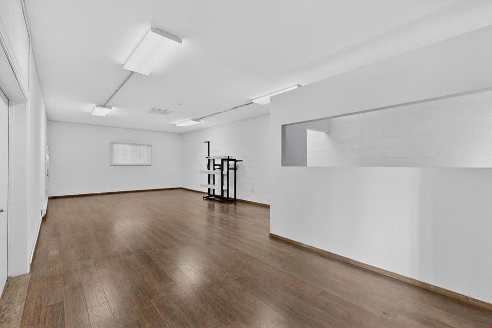 768 SF Retail/Office High Traffic Location