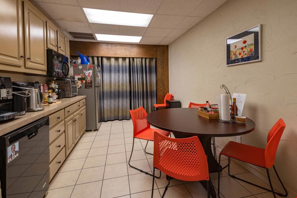 3010 W Park Row Dr, Pantego, TX 76013