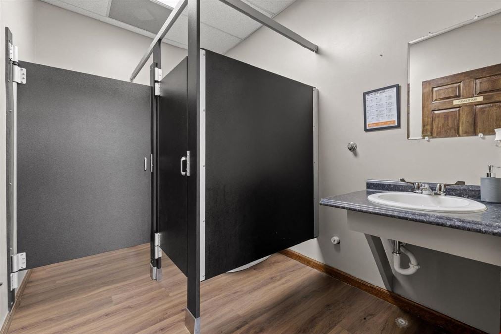 2 Executive Suites 