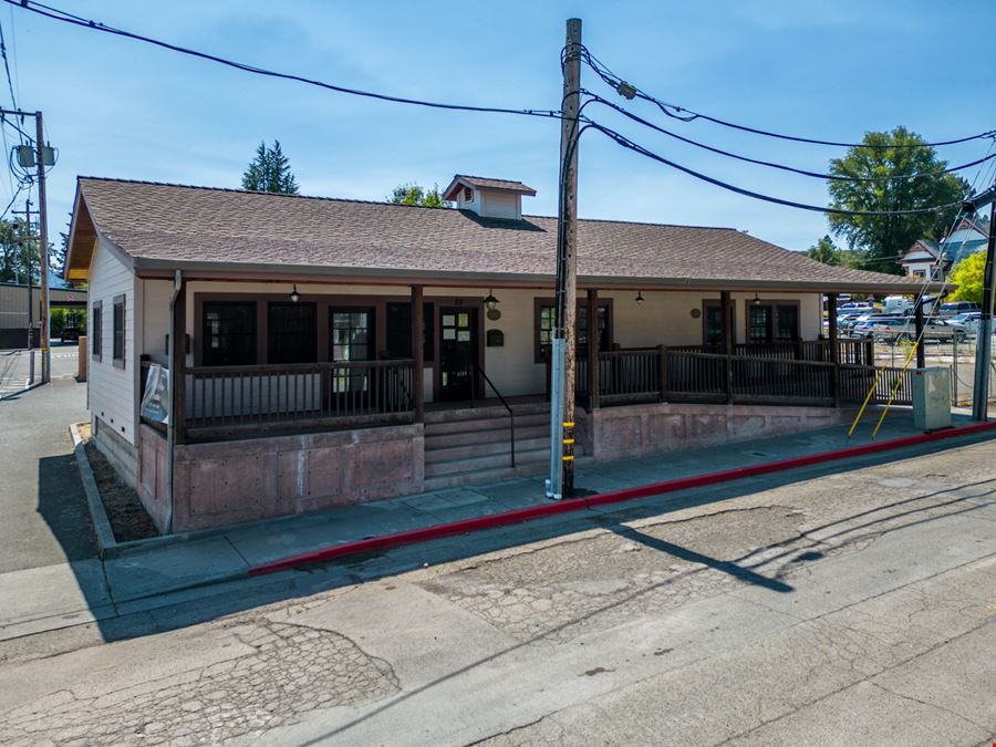 Retail/Office Building in Downtown Willits