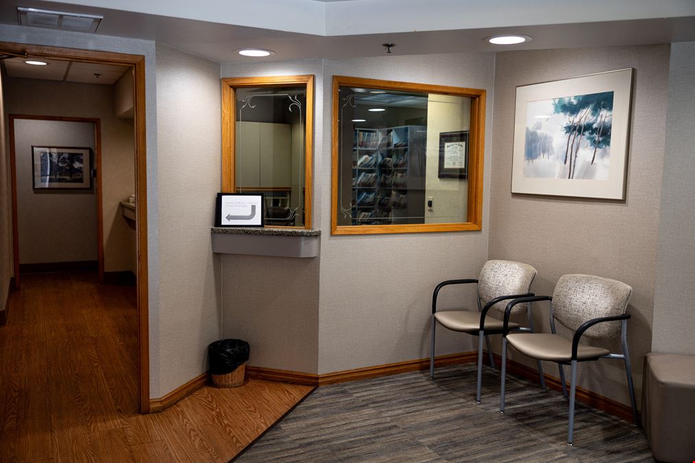 Coventry Square - 6215 N Fresno St