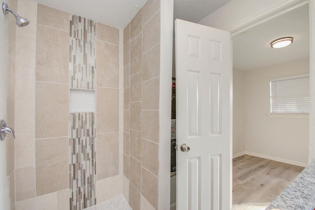 1051 W Little York Rd, Houston, TX 77091