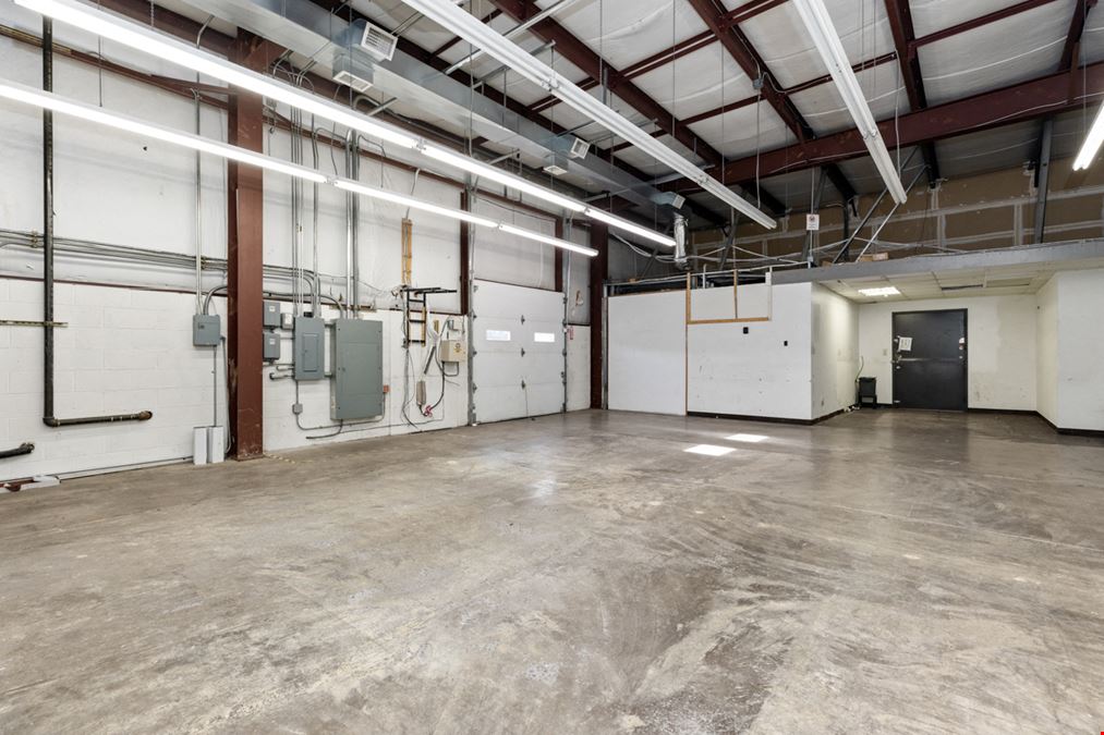 5,500 SF COMMERCIAL SPACE AVAILABLE | GREAT VISIBILITY