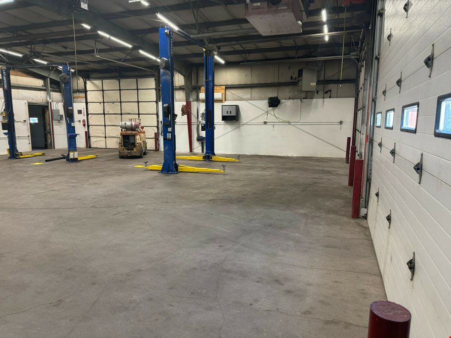 INDUSTRIAL/FLEX BUILDING ON 2.11 ACRES