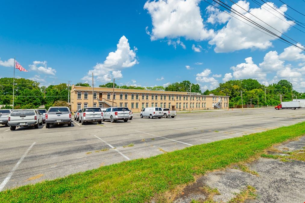2001 N Chamberlain Ave Industrial and Office Mixed 147,302 SF on 11.59 Acres