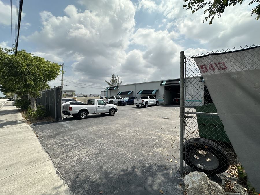 3,300 SF Flex/Industrial Bay - InterMiami Stadium