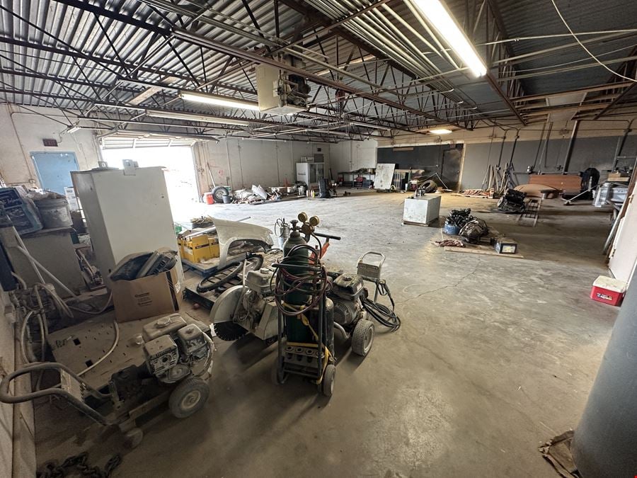 Efficient Office & Shop on Commerce Dr