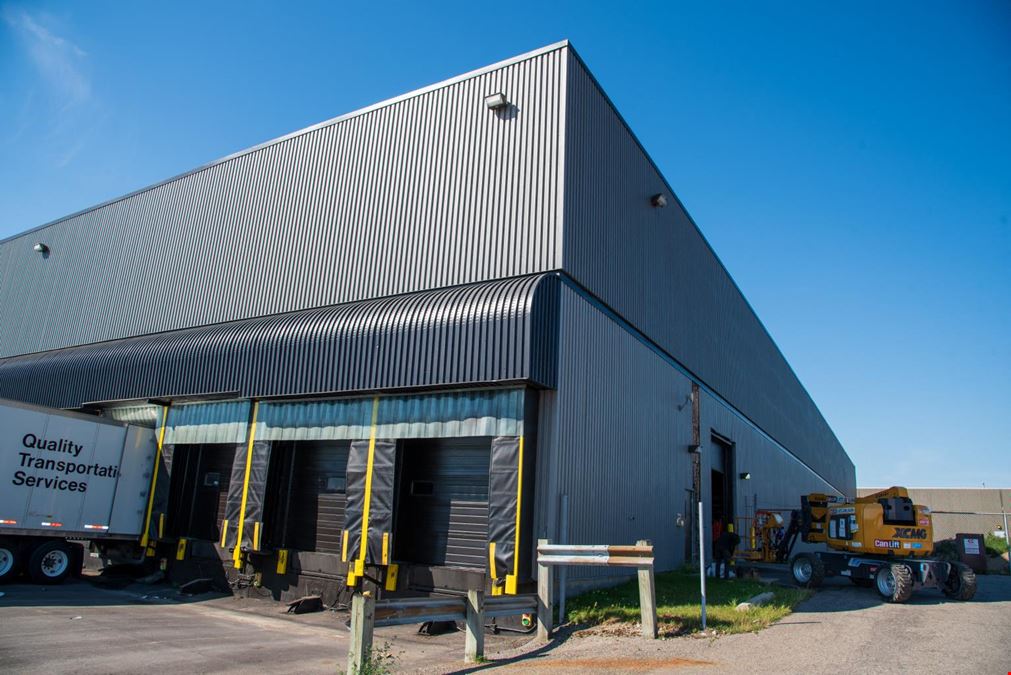 901 Steeles Avenue East