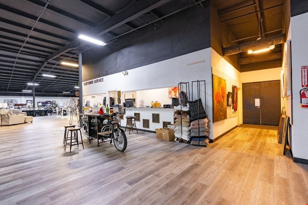 930 E Highway 67 | Freestanding Retail on Hwy 67