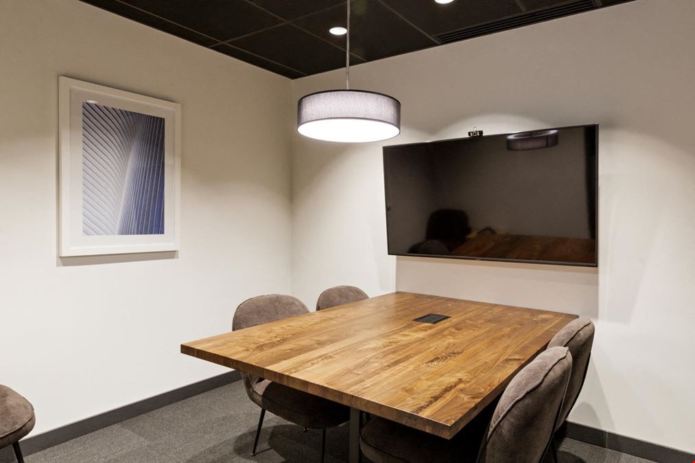 261 Madison Ave - Industrious 