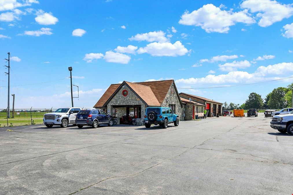 Car Lot and Auto Garage in Johnson County For Lease