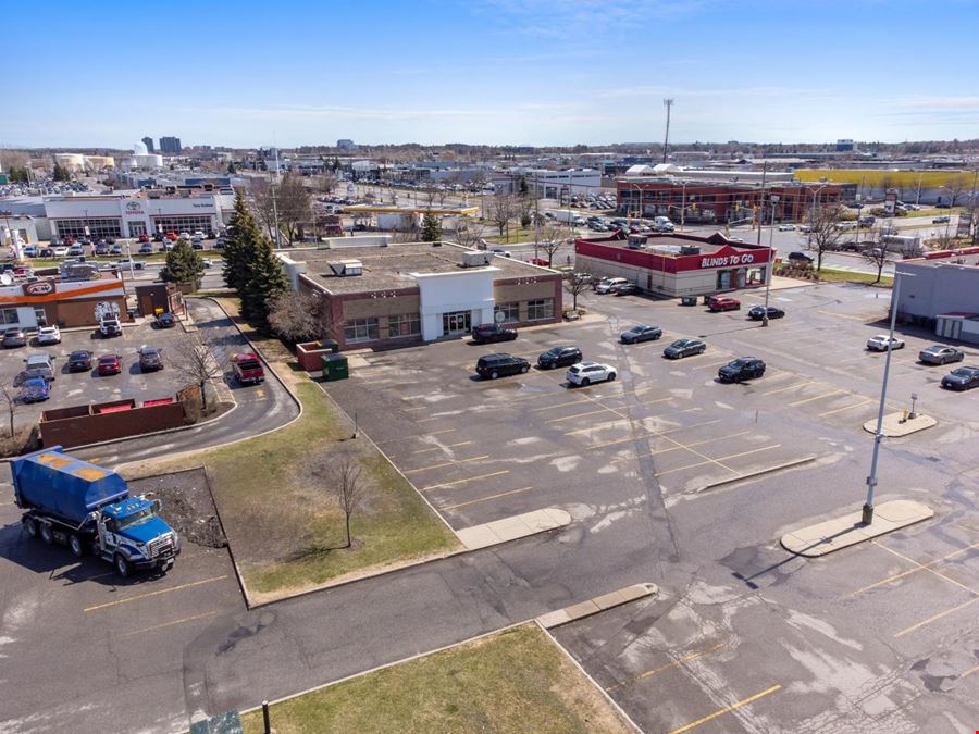 1832 Merivale 
