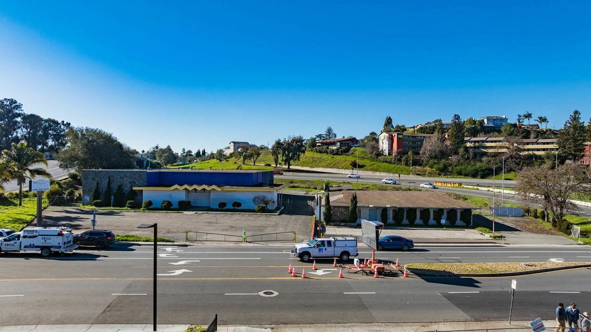 709 & 711 Admiral Callaghan Ln