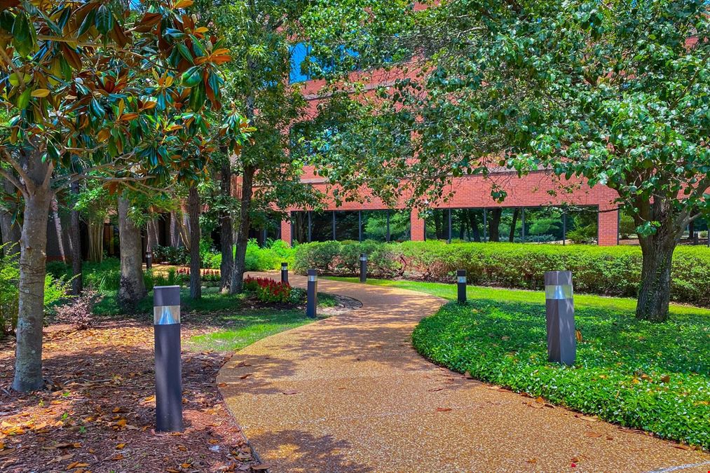 795 Woodlands Parkway