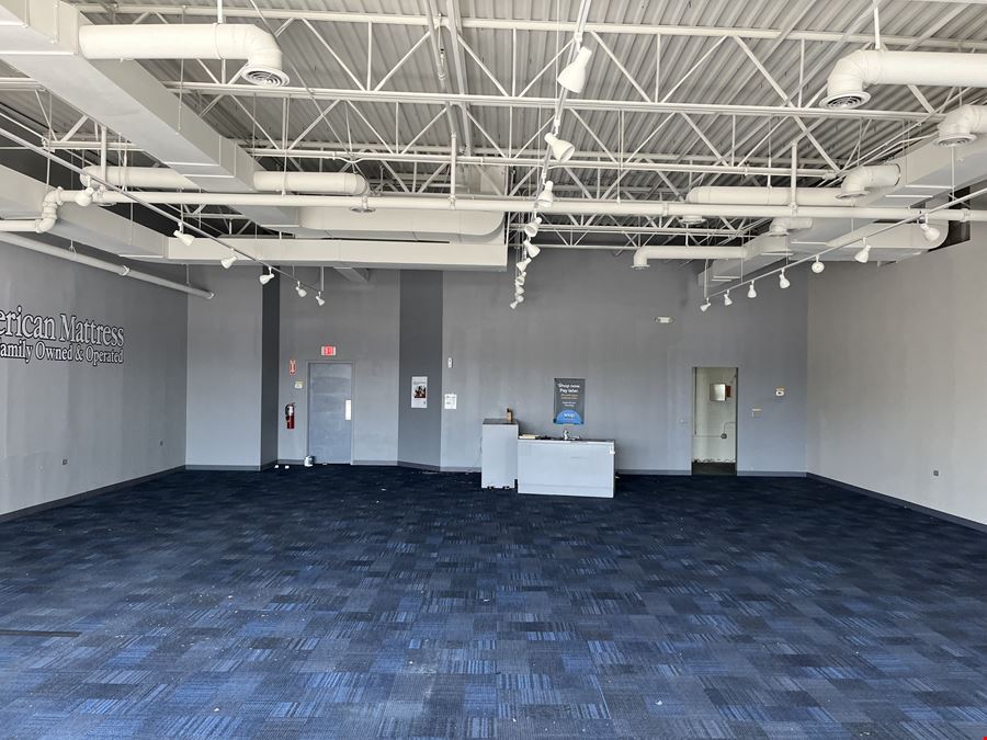 Retail Outlot Space in Jewel-Anchored Center
