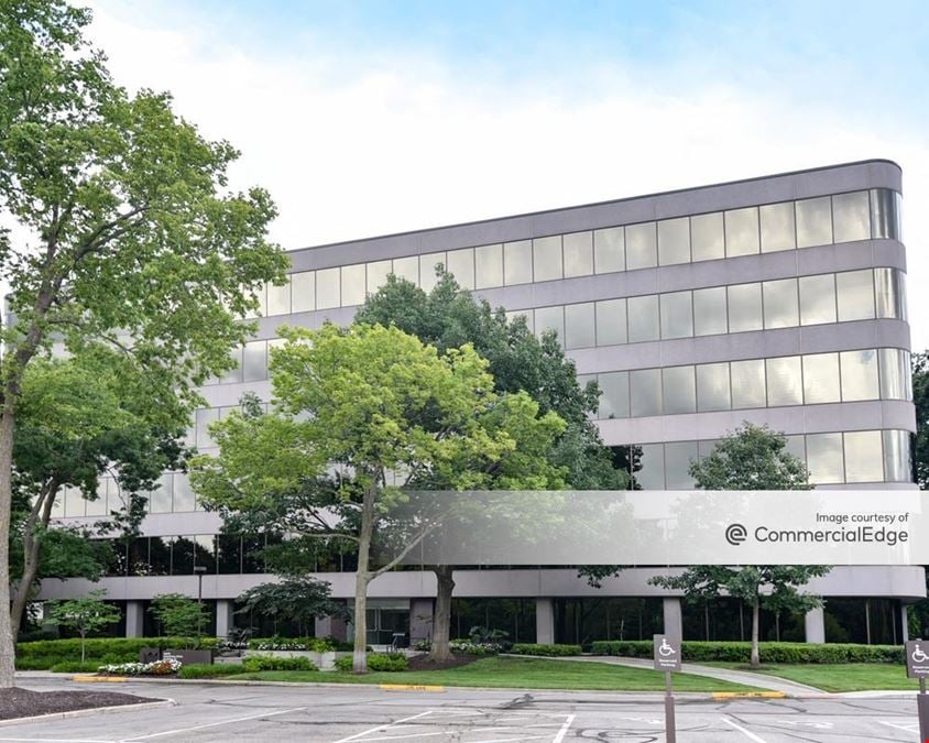 27 Corporate Woods