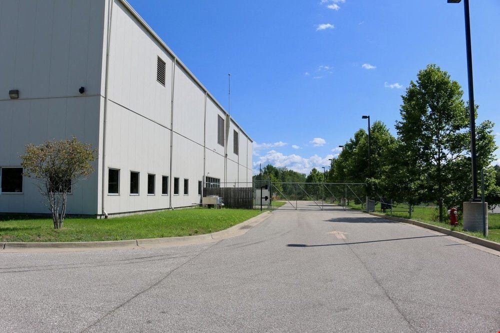 NOW REDUCED! 54,171 SF INDUSTRIAL BUILDING