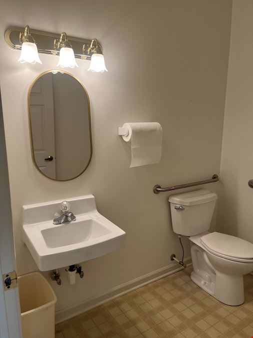 1527 Kossuth St, Suite B