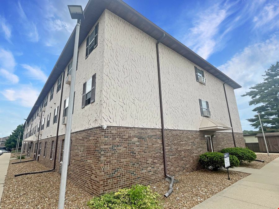 Golden Oak Apartments