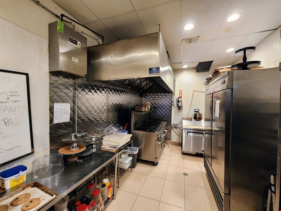 3409 N. Broadway | East Lakeview | Restaurant/Cafe/Retail Space For LEASE
