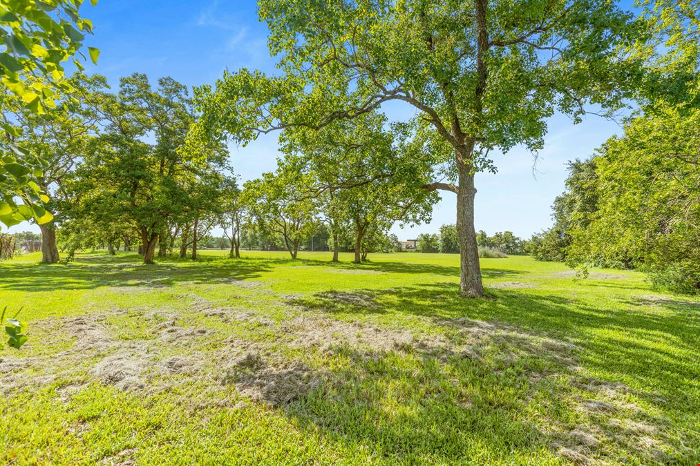 Prime Opportunity 4.276 Acres in Pearland, Texas
