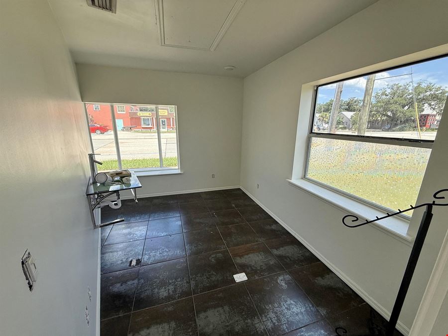 Prime US-1 Commercial Property with Exceptional Visibility