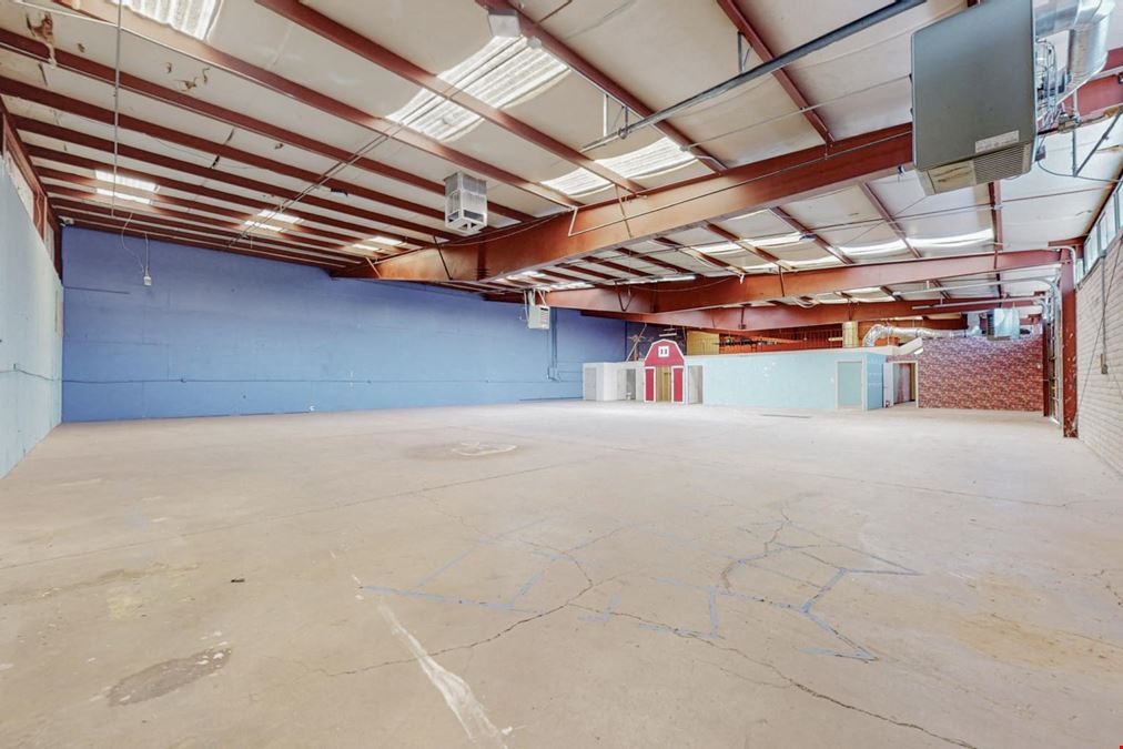 Academy Pkwy Warehouse with 0.44 acres of Gated and Paved Yard